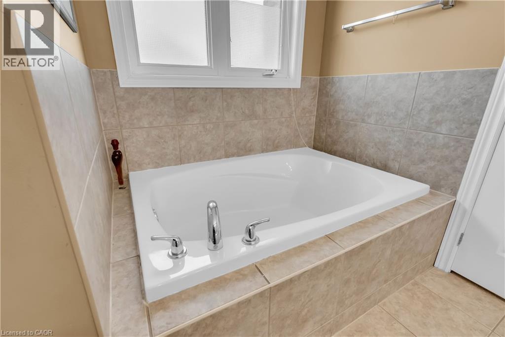 786 Fourth Line, Milton, ON - Indoor Photo Showing Bathroom