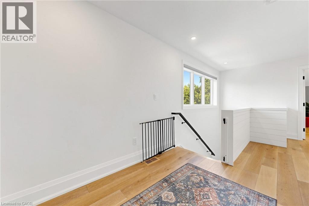 386 Cosburn Crescent, Burlington, ON - Indoor Photo Showing Other Room