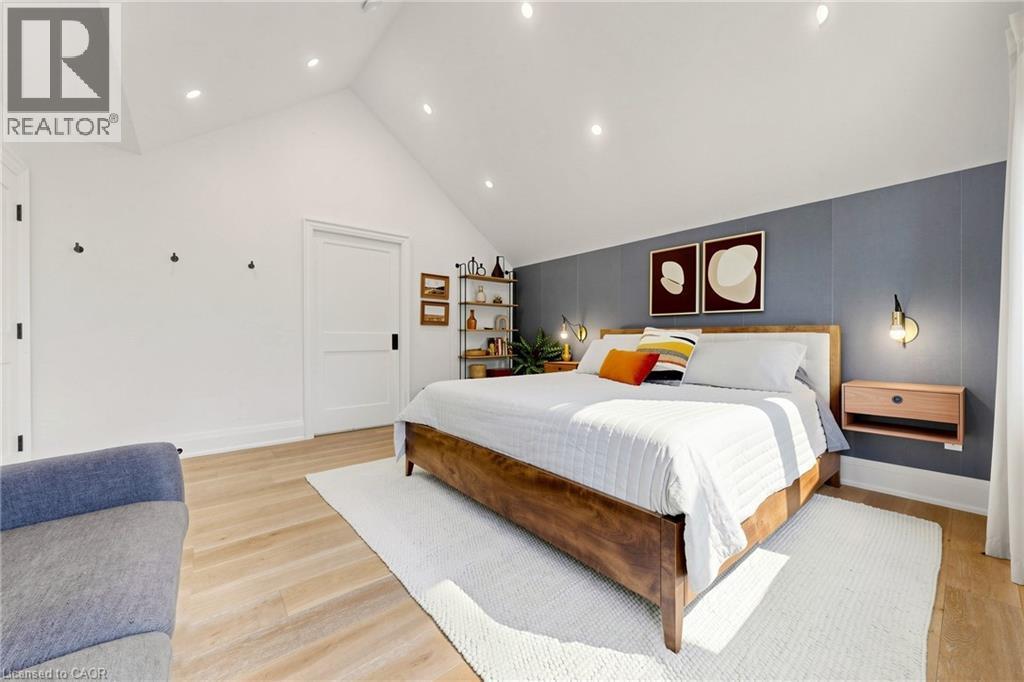386 Cosburn Crescent, Burlington, ON - Indoor Photo Showing Bedroom