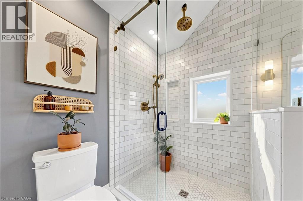 386 Cosburn Crescent, Burlington, ON - Indoor Photo Showing Bathroom