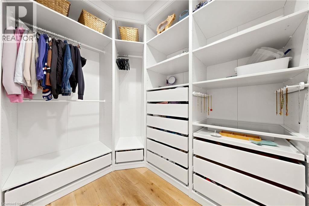 386 Cosburn Crescent, Burlington, ON - Indoor With Storage