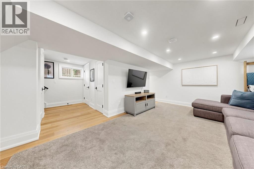 386 Cosburn Crescent, Burlington, ON - Indoor
