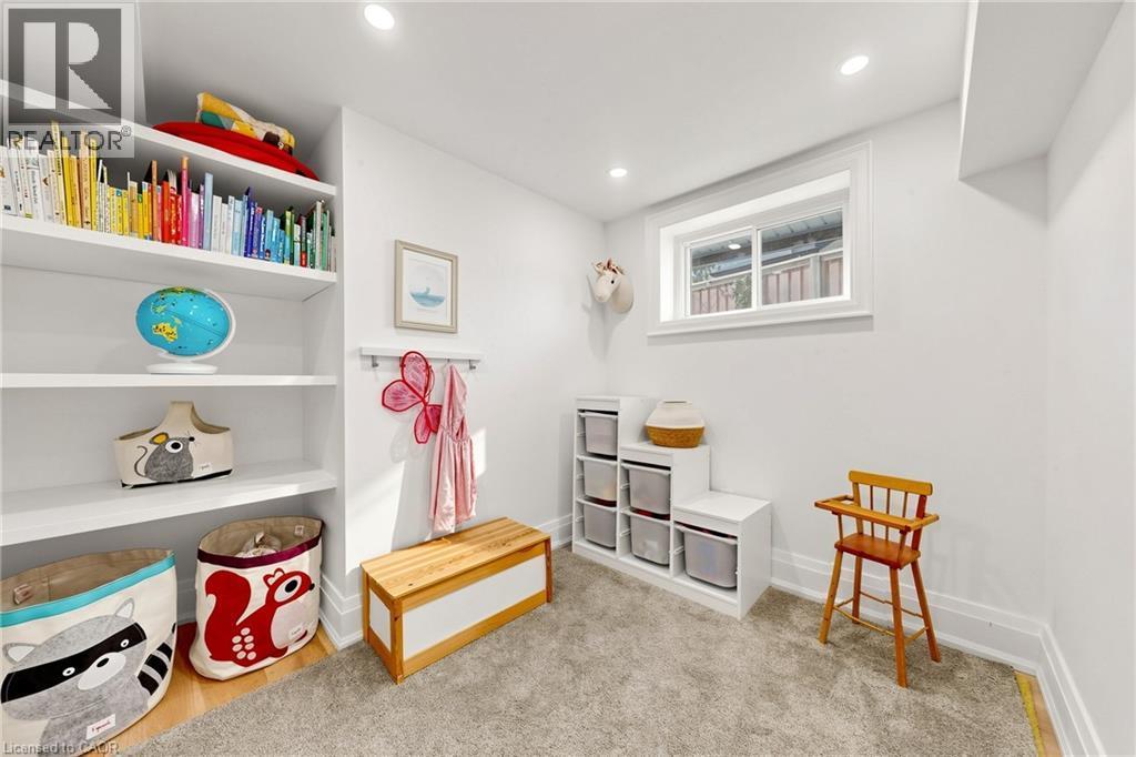 386 Cosburn Crescent, Burlington, ON - Indoor Photo Showing Other Room