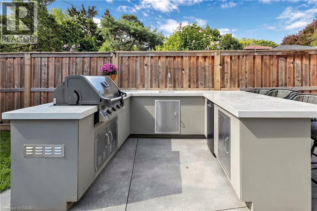 386 Cosburn Crescent, Burlington, ON - Outdoor With Deck Patio Veranda With Exterior