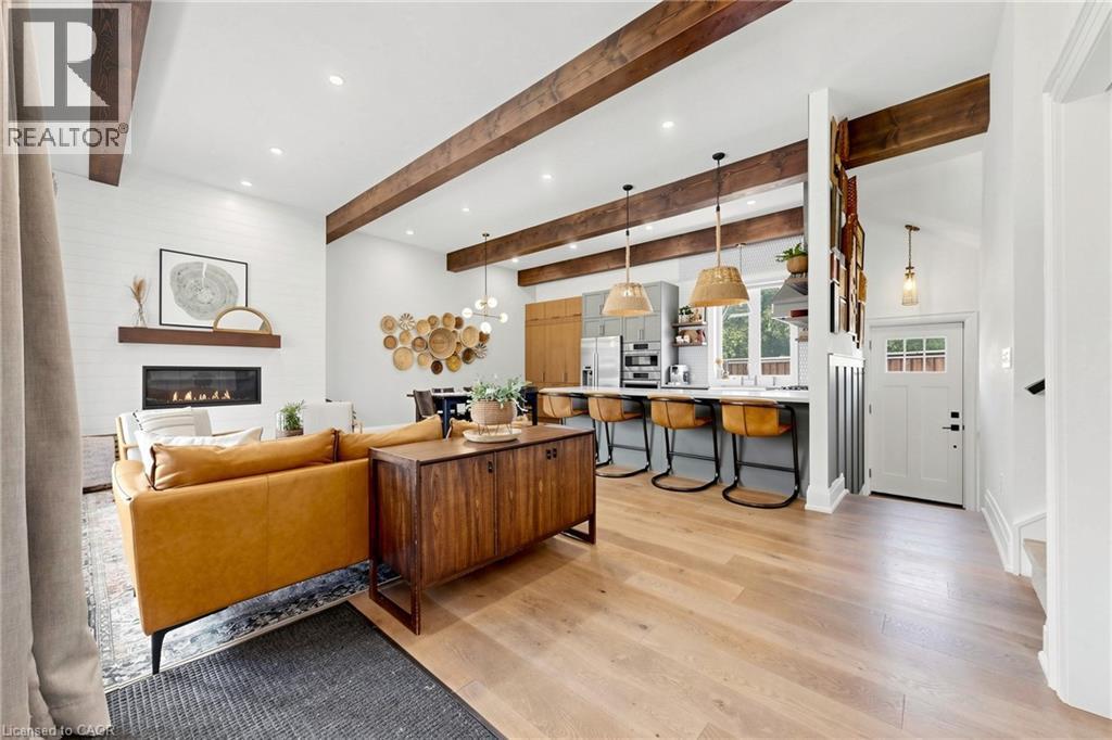 386 Cosburn Crescent, Burlington, ON - Indoor With Fireplace