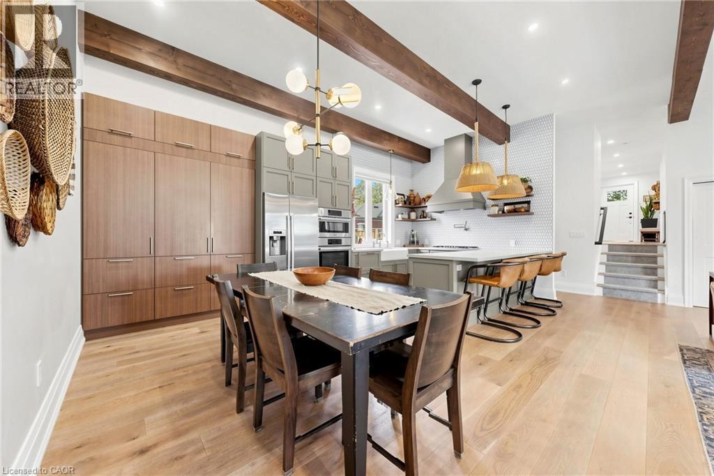 386 Cosburn Crescent, Burlington, ON - Indoor Photo Showing Dining Room