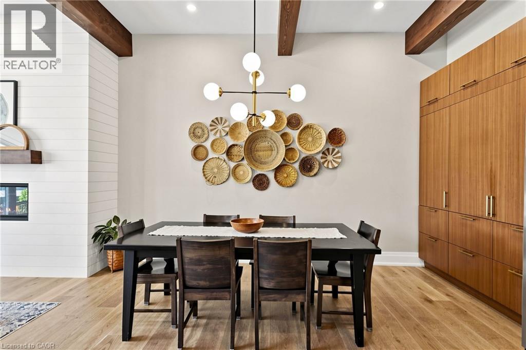 386 Cosburn Crescent, Burlington, ON - Indoor Photo Showing Dining Room