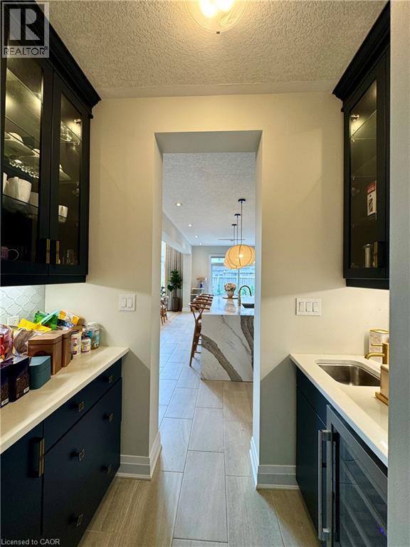 923 Eaglecrest Court, Kitchener, ON - Indoor Photo Showing Kitchen