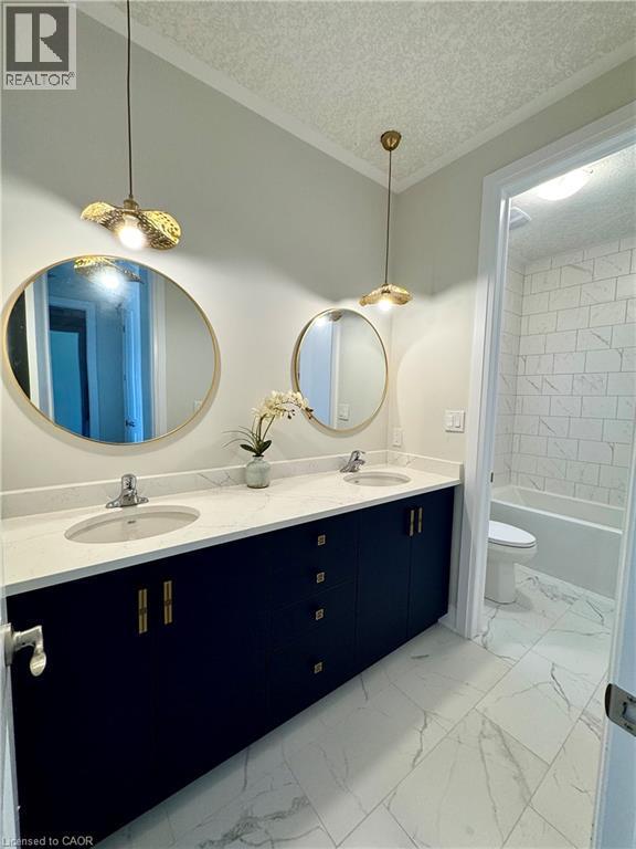 Dual vanity with a white countertop and undermount sinks - 923 Eaglecrest Court, Kitchener, ON - Indoor Photo Showing Bathroom