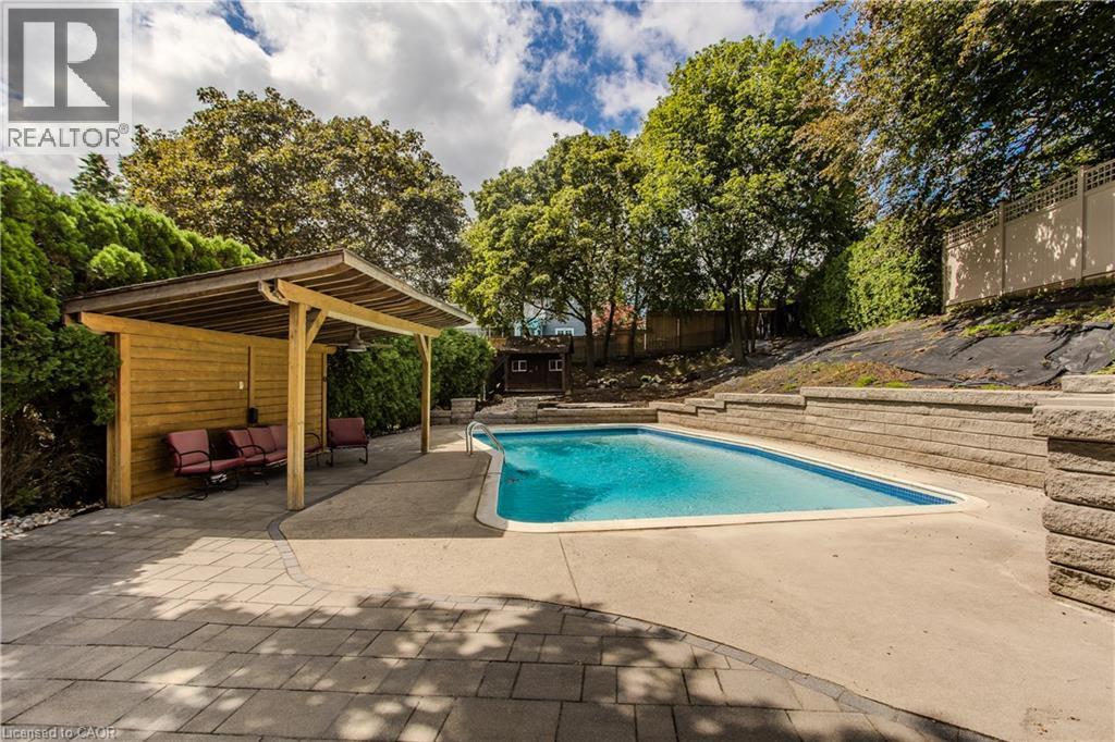 892 North Shore Boulevard W, Burlington, ON - Outdoor With In Ground Pool
