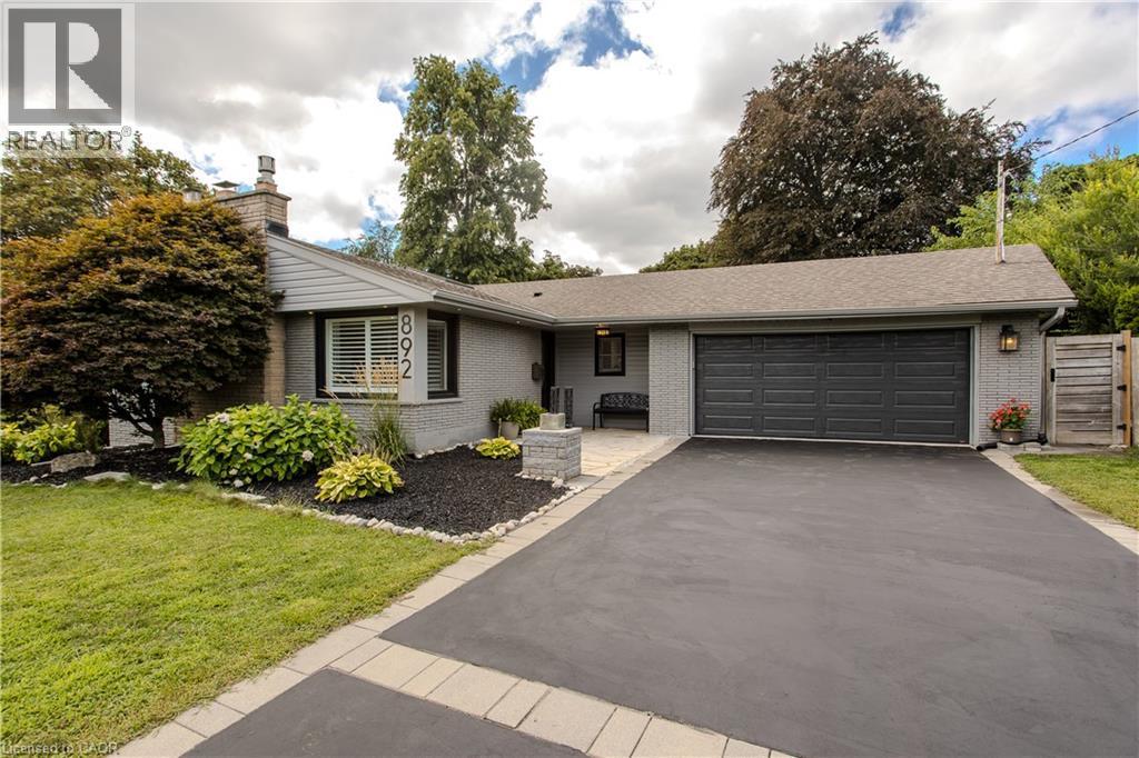 892 North Shore Boulevard W, Burlington, ON - Outdoor With Facade