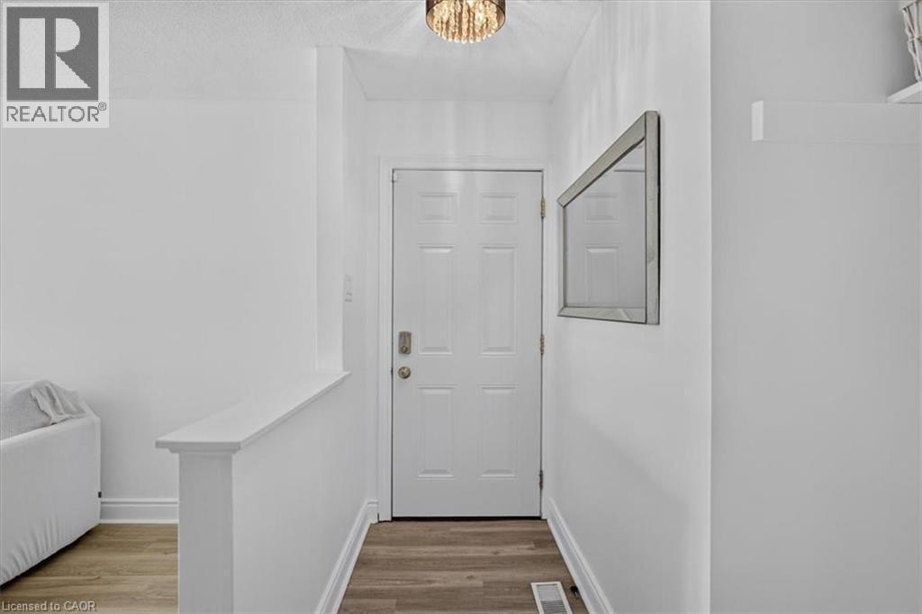 27 Gretna Court, Hamilton, ON - Indoor Photo Showing Other Room