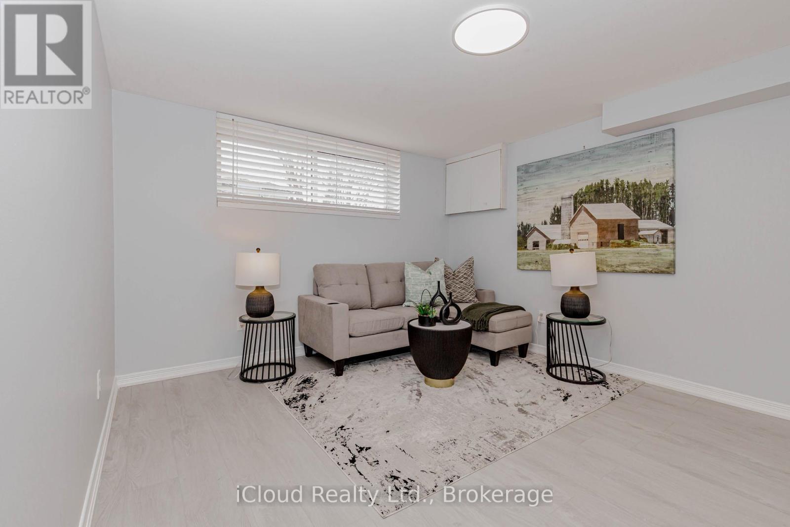 28 Hoffman Street, Kitchener, ON - Indoor Photo Showing Other Room