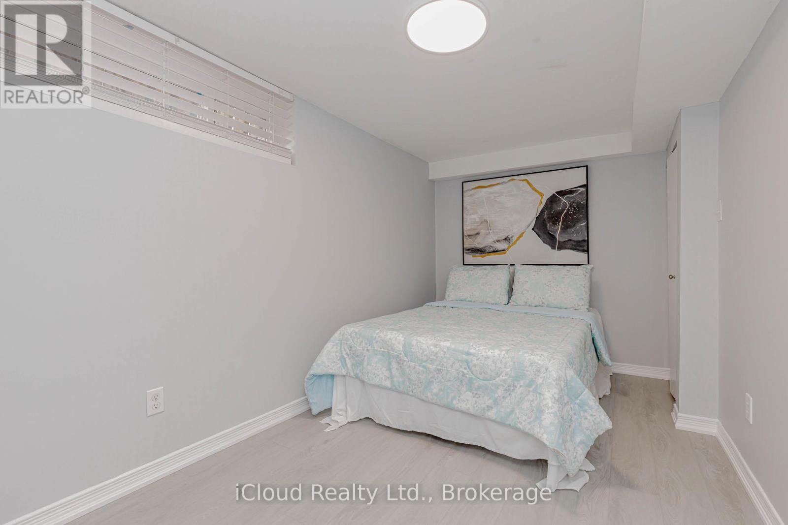 28 Hoffman Street, Kitchener, ON - Indoor Photo Showing Bedroom