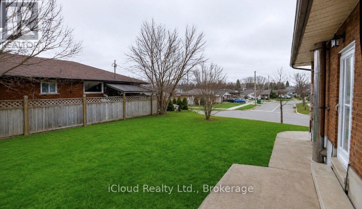 28 Hoffman Street, Kitchener, ON - Outdoor