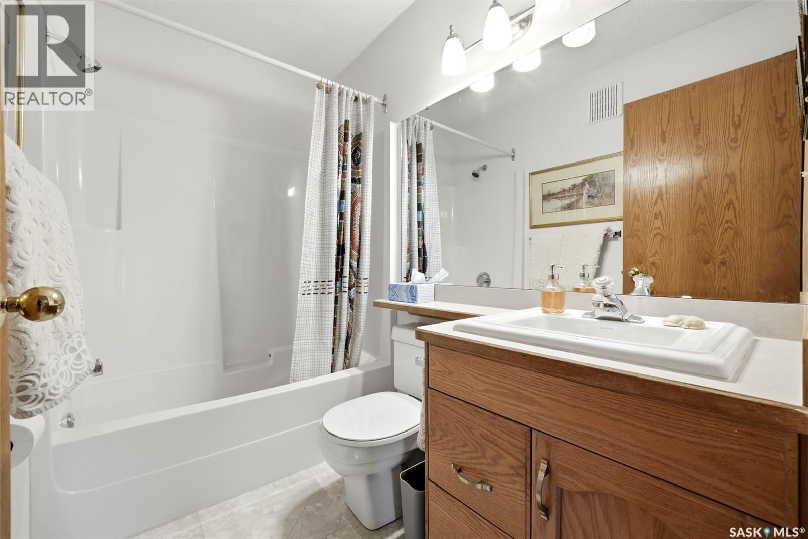 3309 Brookshire Lane, Regina, SK - Indoor Photo Showing Bathroom