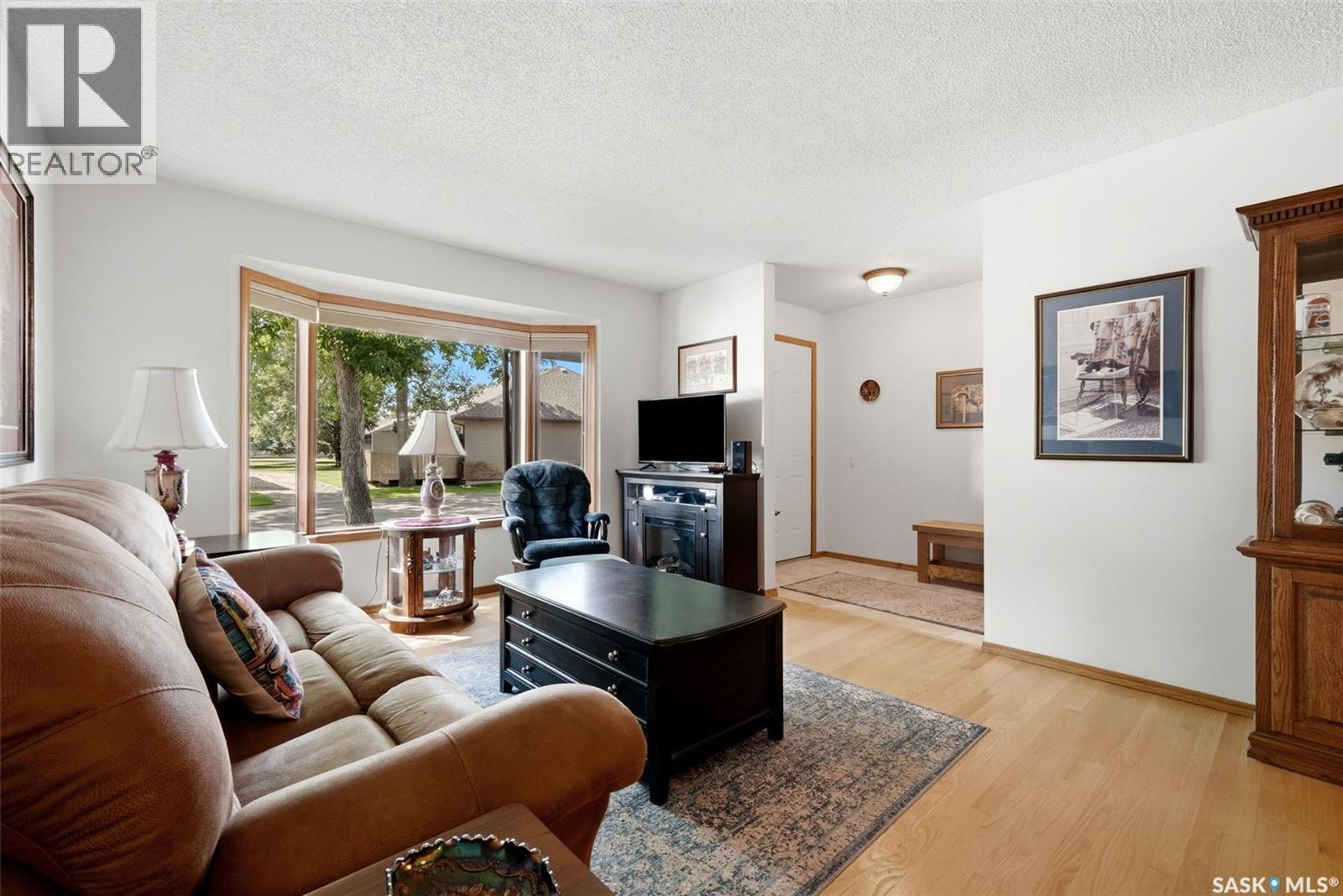 3309 Brookshire Lane, Regina, SK - Indoor Photo Showing Living Room