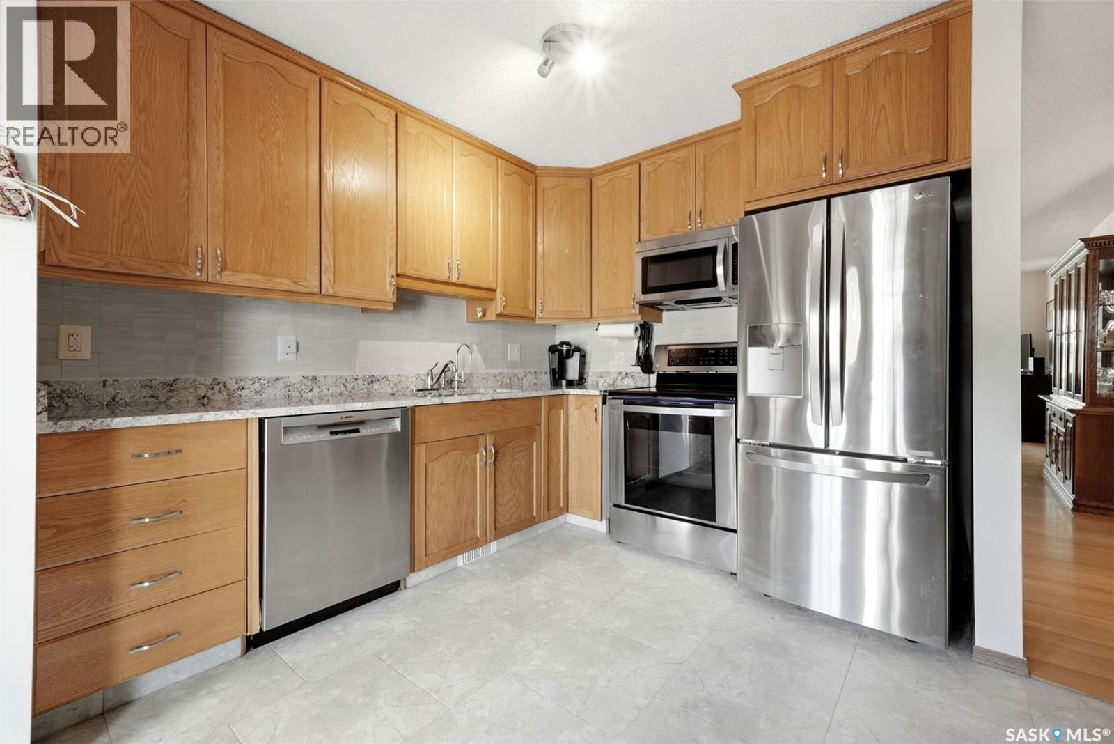 3309 Brookshire Lane, Regina, SK - Indoor Photo Showing Kitchen