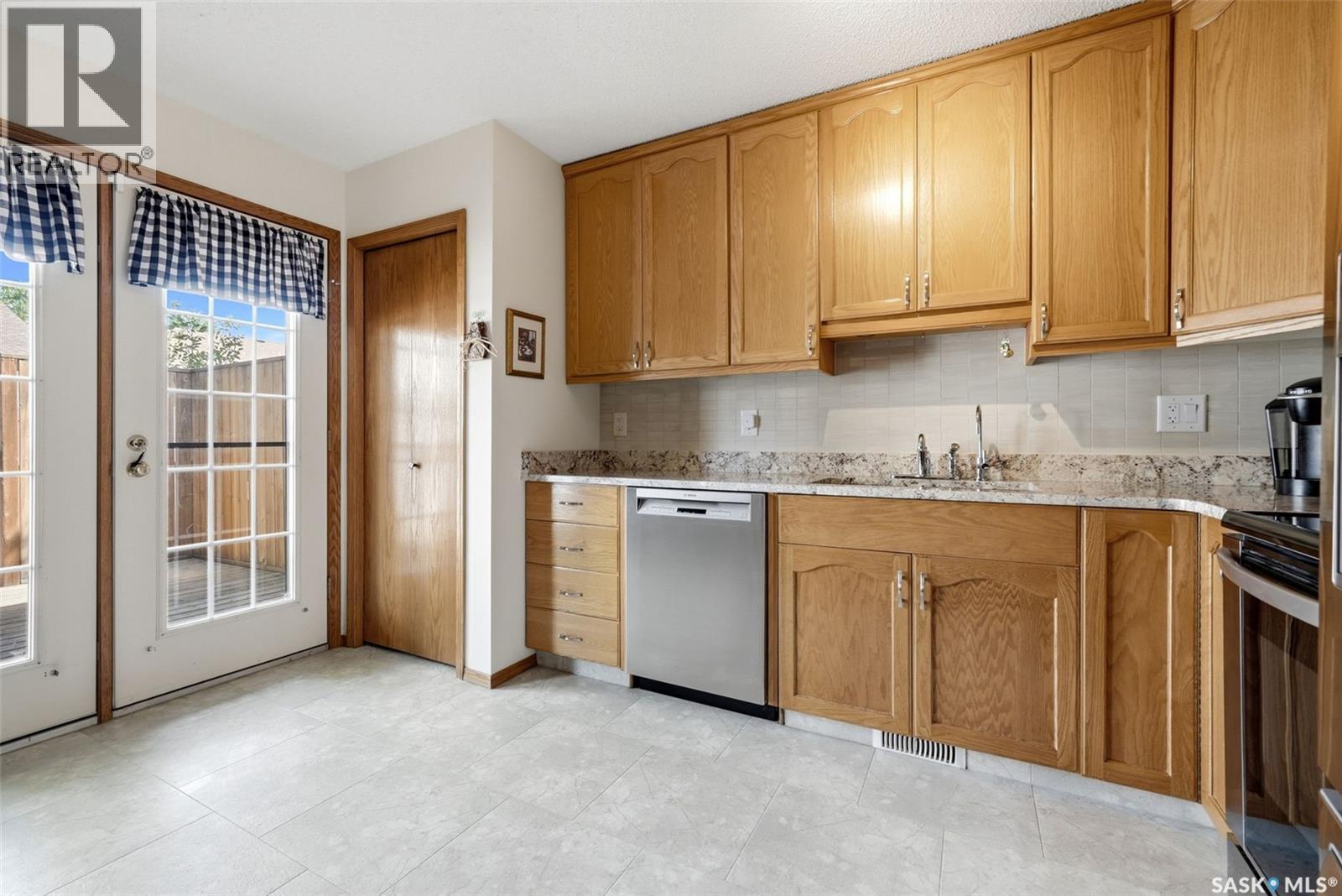 3309 Brookshire Lane, Regina, SK - Indoor Photo Showing Kitchen
