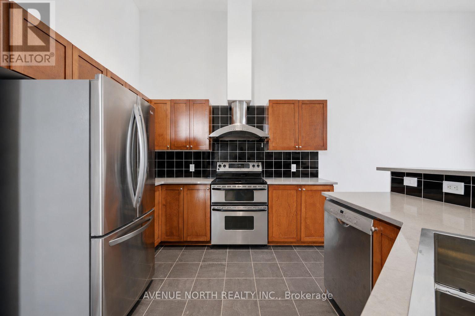 141 Gladeview Private, Ottawa, ON - Indoor Photo Showing Kitchen With Stainless Steel Kitchen