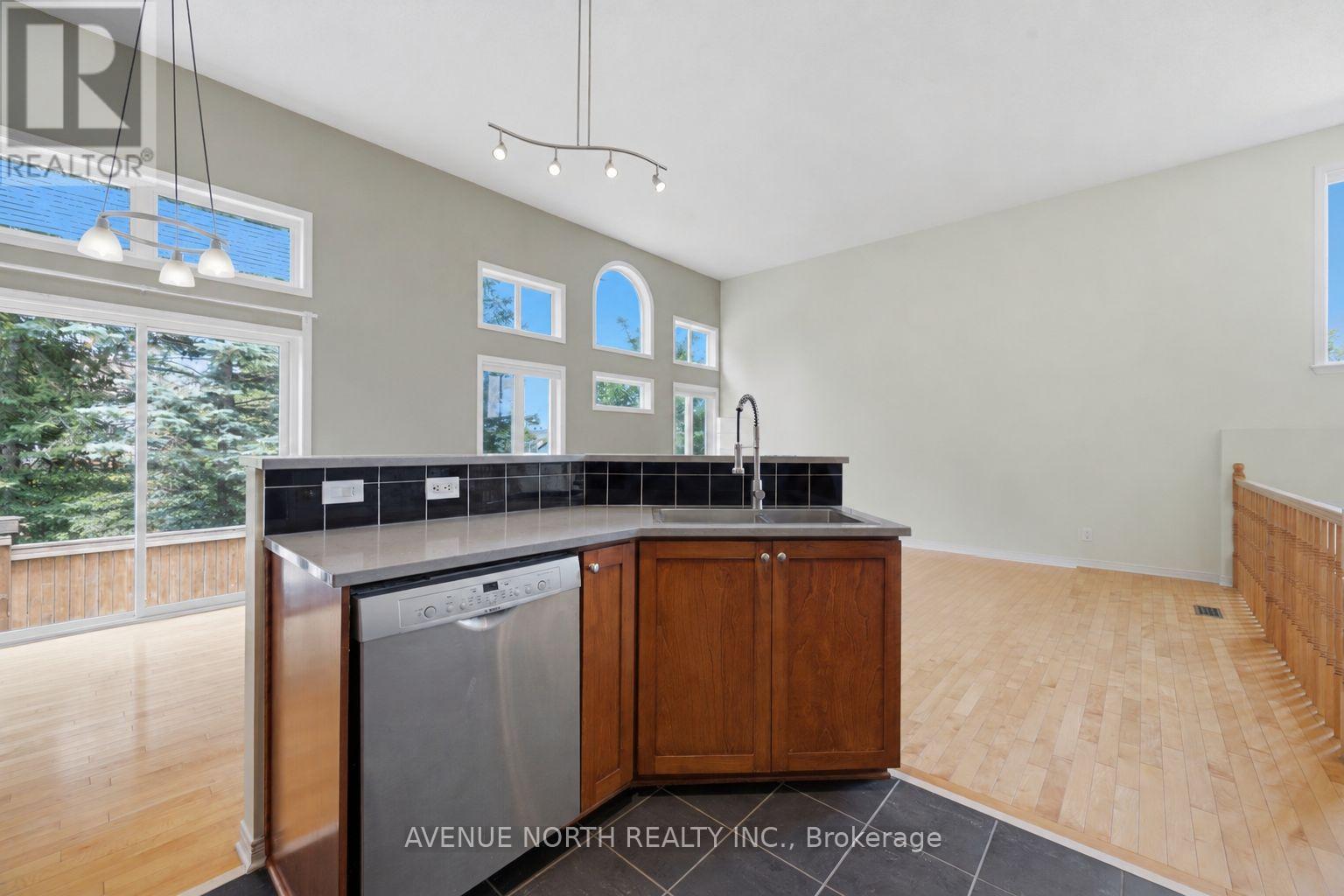 141 Gladeview Private, Ottawa, ON - Indoor