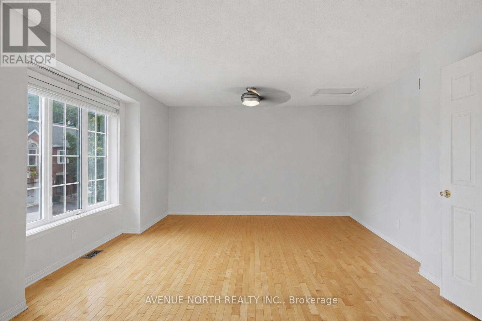 141 Gladeview Private, Ottawa, ON - Indoor Photo Showing Other Room