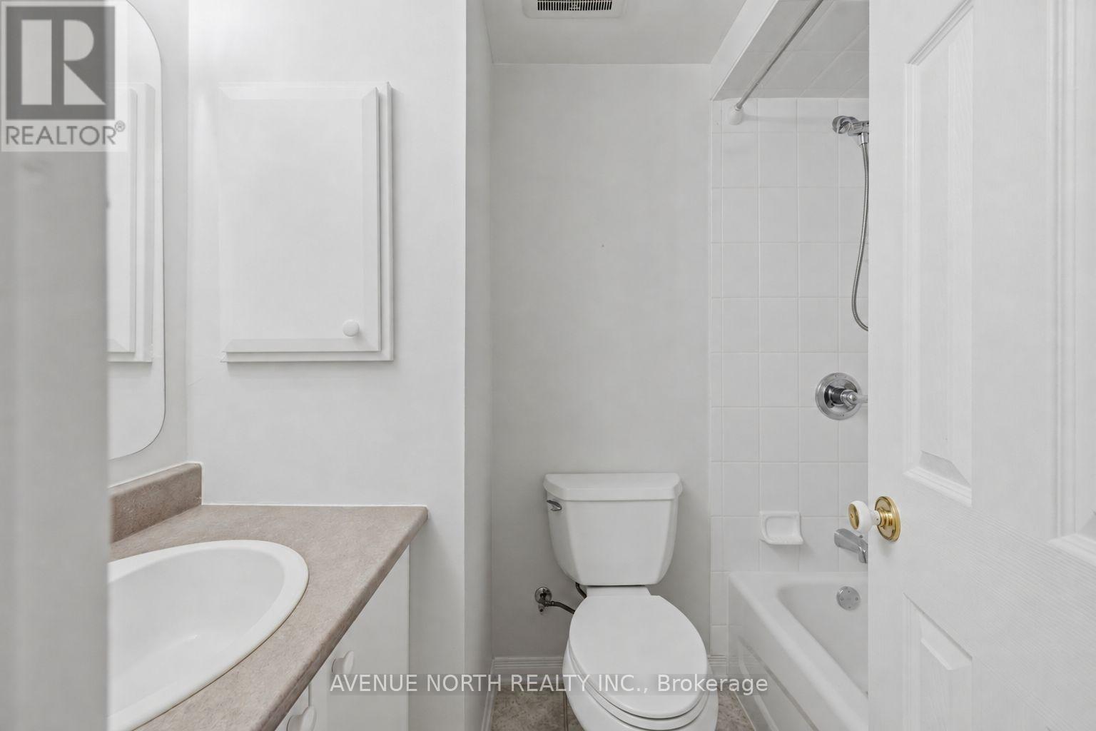 141 Gladeview Private, Ottawa, ON - Indoor Photo Showing Bathroom