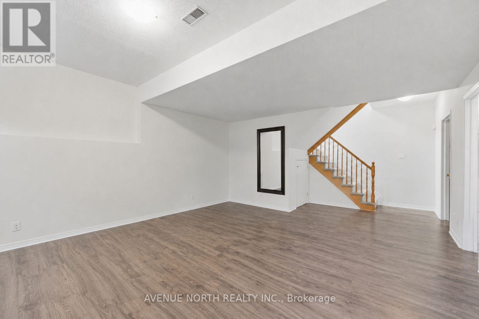 141 Gladeview Private, Ottawa, ON - Indoor Photo Showing Other Room