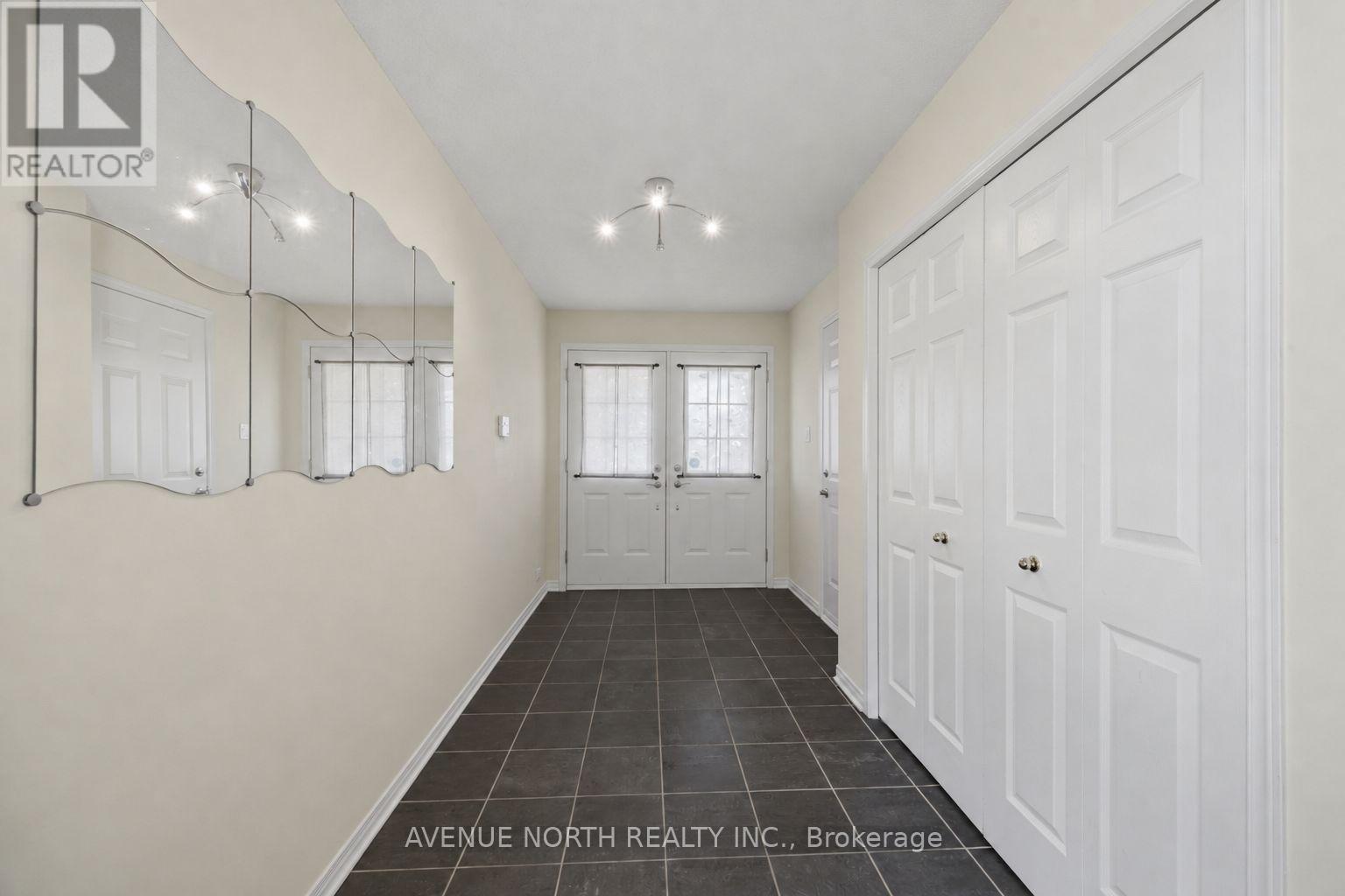 141 Gladeview Private, Ottawa, ON - Indoor Photo Showing Other Room