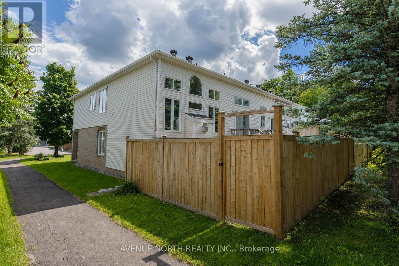 141 Gladeview Private, Ottawa, ON - Outdoor