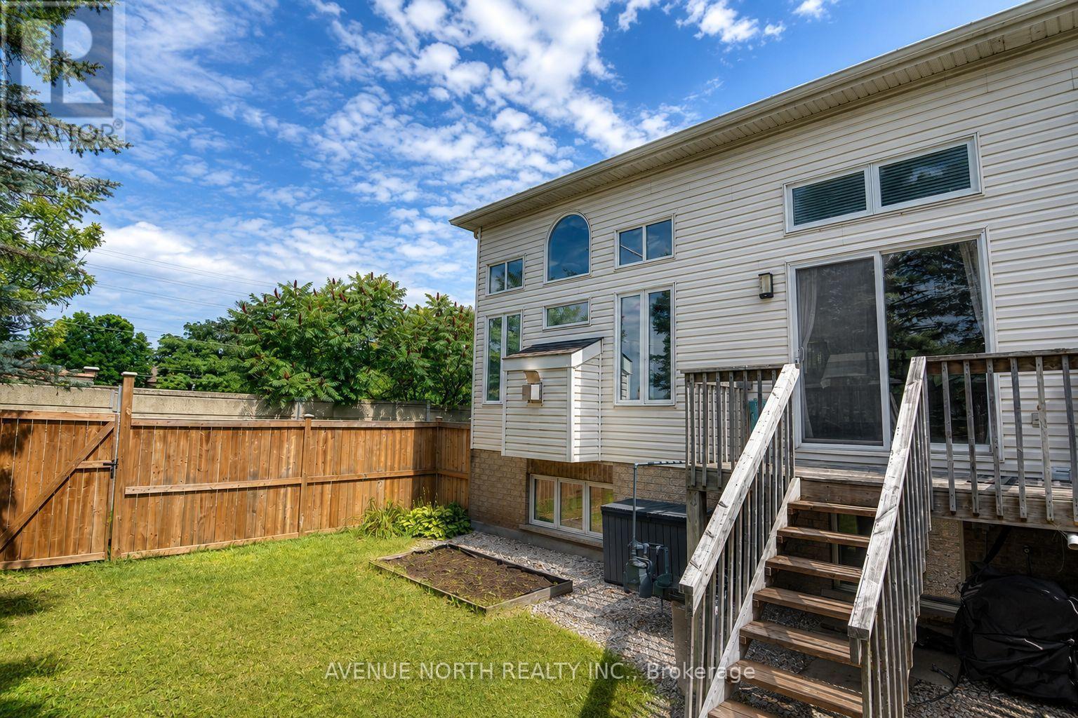 141 Gladeview Private, Ottawa, ON - Outdoor