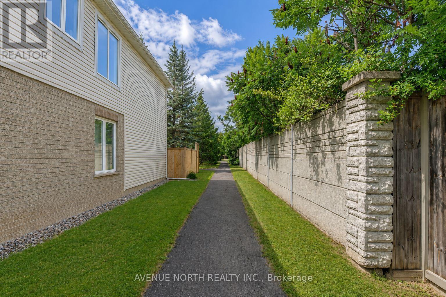 141 Gladeview Private, Ottawa, ON - Outdoor