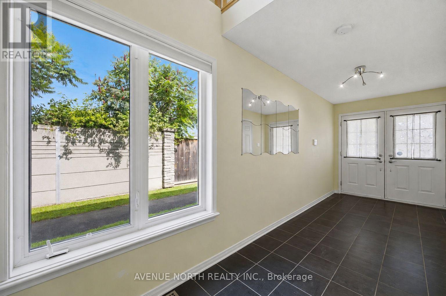 141 Gladeview Private, Ottawa, ON - Indoor Photo Showing Other Room