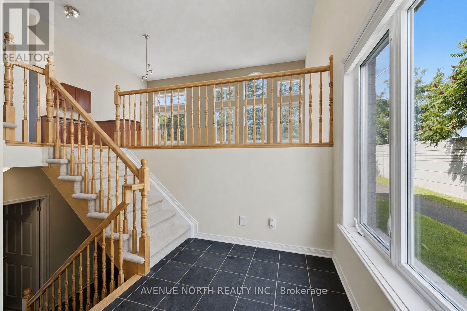 141 Gladeview Private, Ottawa, ON - Indoor Photo Showing Other Room