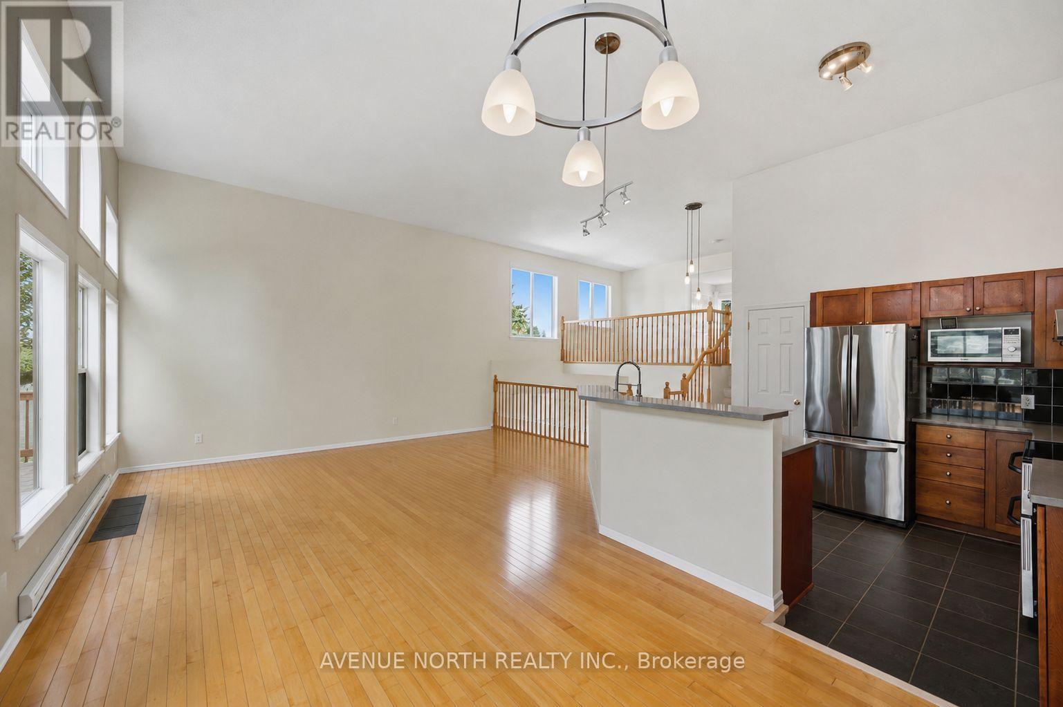 141 Gladeview Private, Ottawa, ON - Indoor Photo Showing Kitchen