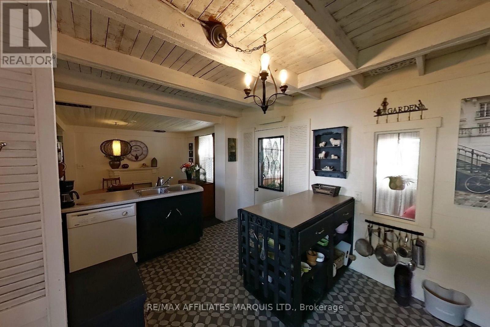 521 Burton Avenue, Cornwall, ON - Indoor