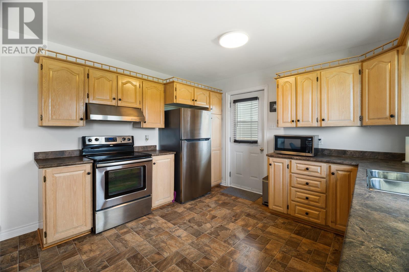 43 Critch'S Path, St John'S, NL - Indoor Photo Showing Kitchen
