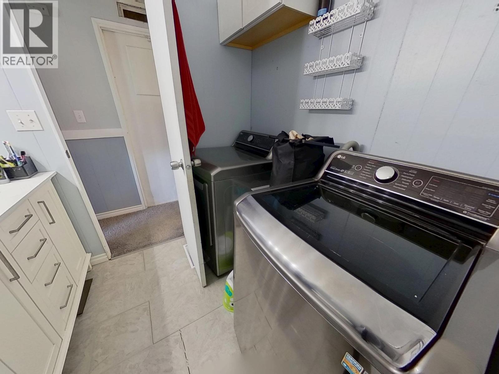 1075 Falcon Road, Quesnel, BC - Indoor Photo Showing Laundry Room