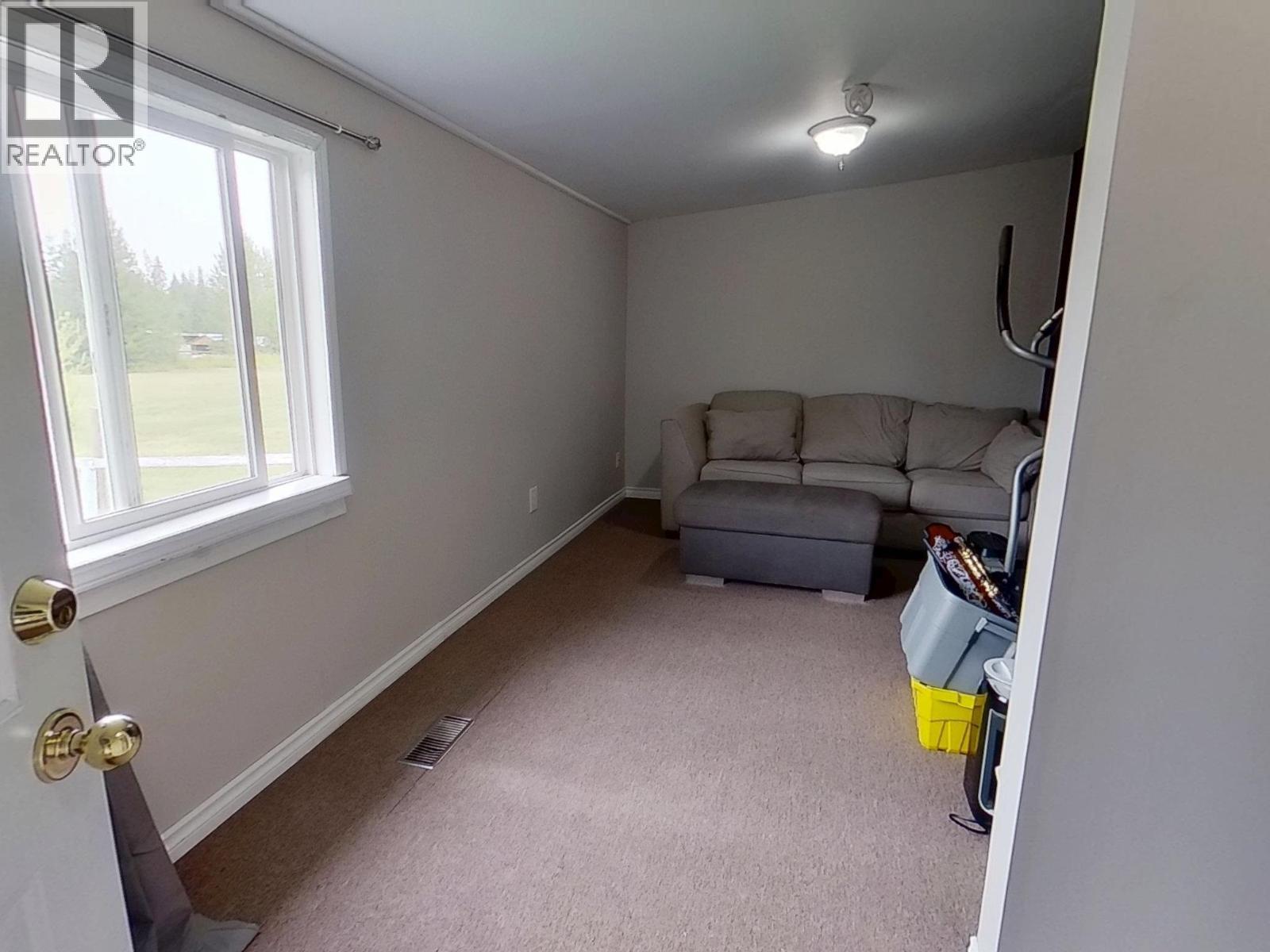 1075 Falcon Road, Quesnel, BC - Indoor