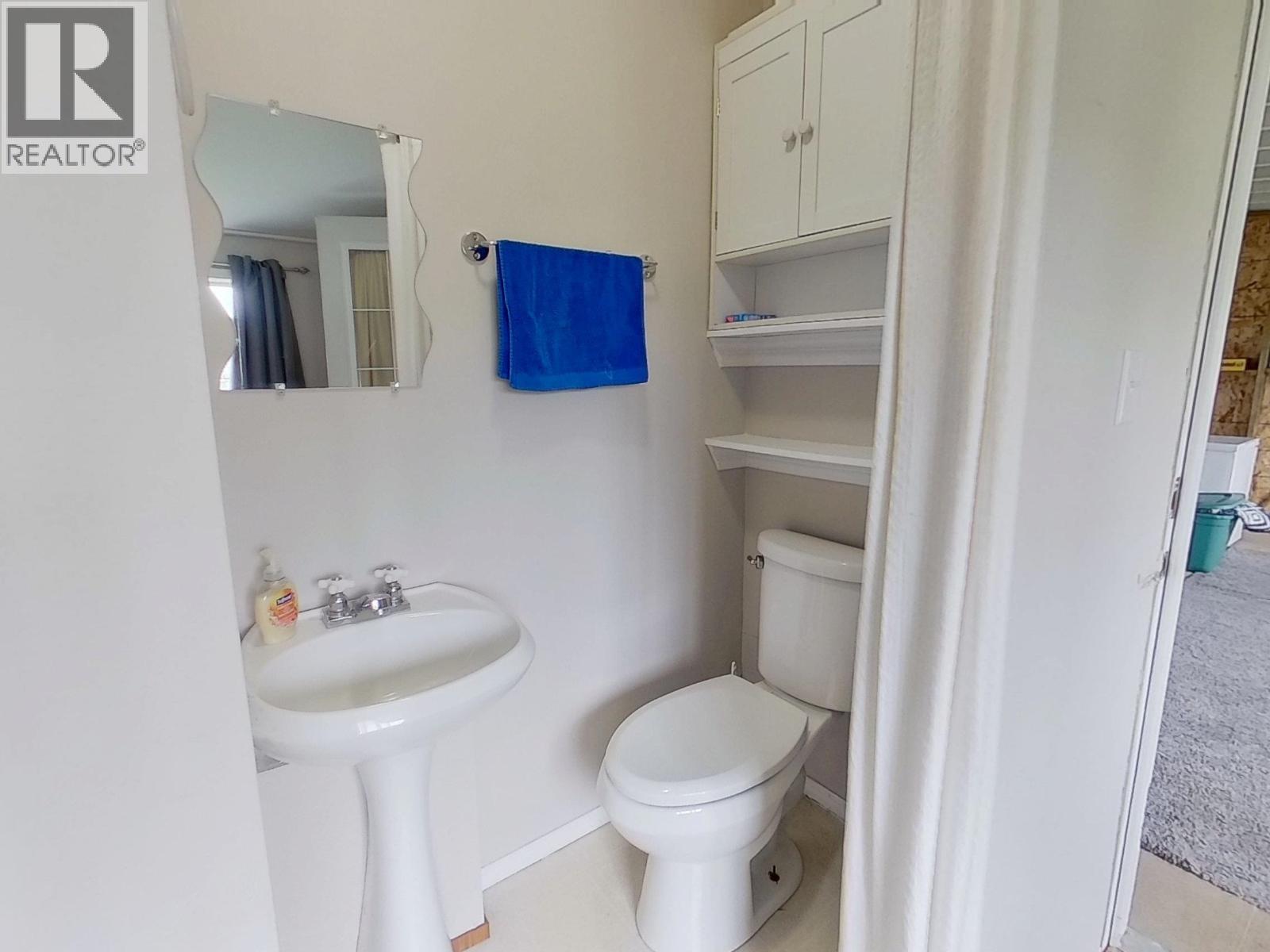 1075 Falcon Road, Quesnel, BC - Indoor Photo Showing Bathroom