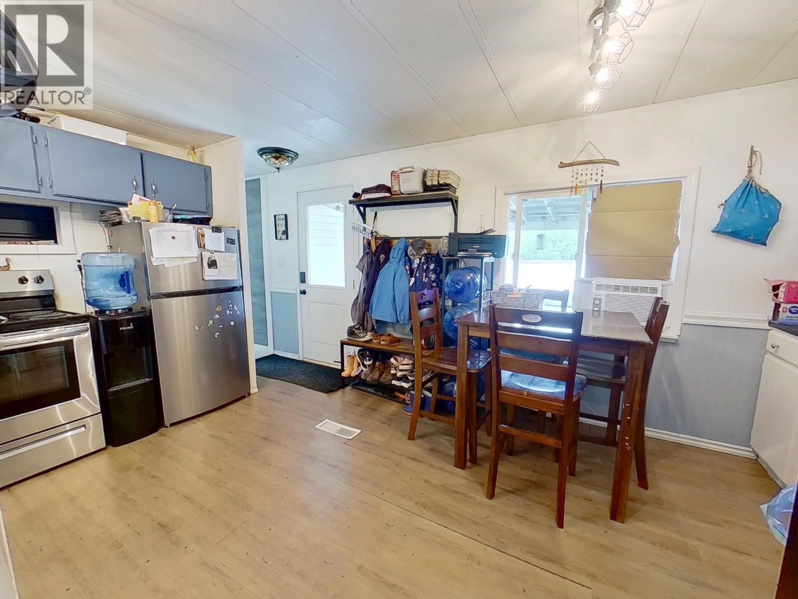 1075 Falcon Road, Quesnel, BC - Indoor Photo Showing Kitchen