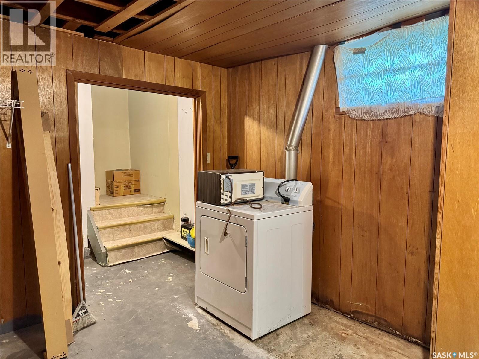 260 Angus Street, Regina, SK - Indoor Photo Showing Laundry Room