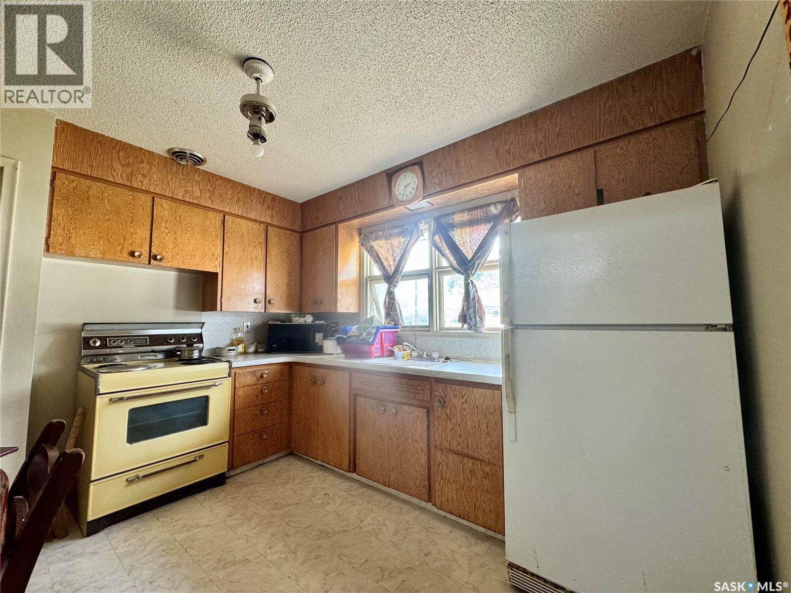 260 Angus Street, Regina, SK - Indoor Photo Showing Kitchen