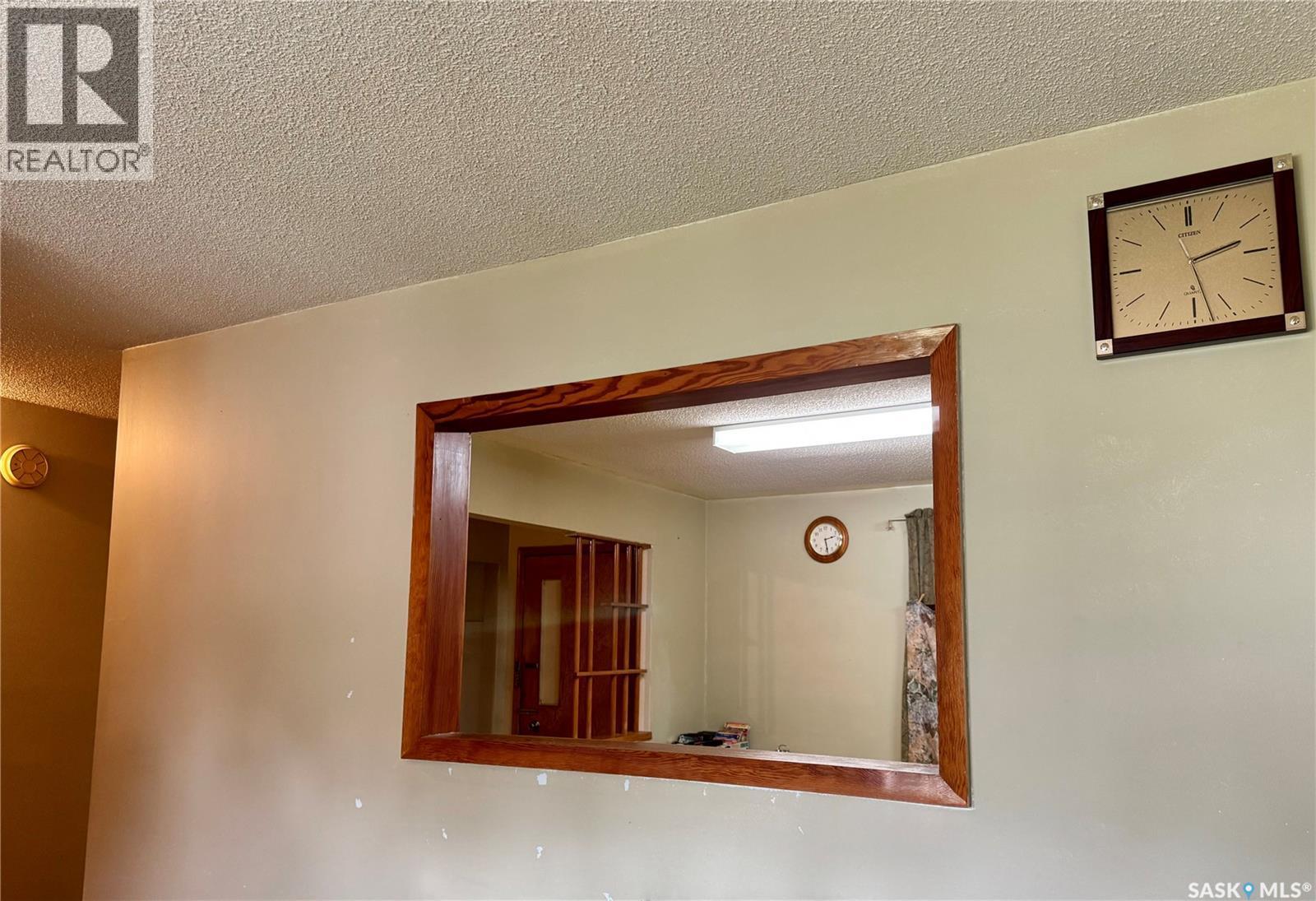 260 Angus Street, Regina, SK - Indoor