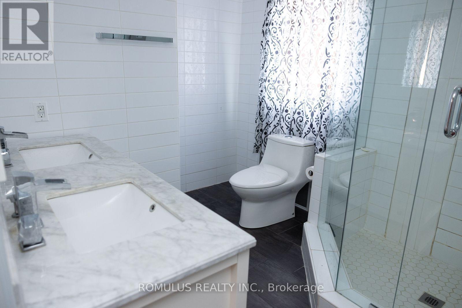 280 King Andrew Drive, Mississauga, ON - Indoor Photo Showing Bathroom