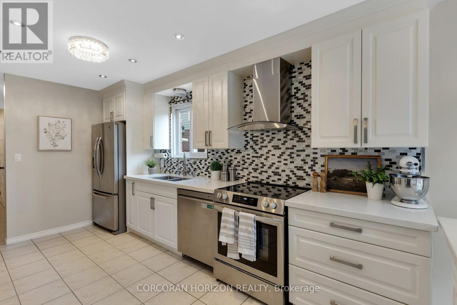 913 Copper Leaf Crescent, Kitchener, ON - Indoor Photo Showing Kitchen With Double Sink