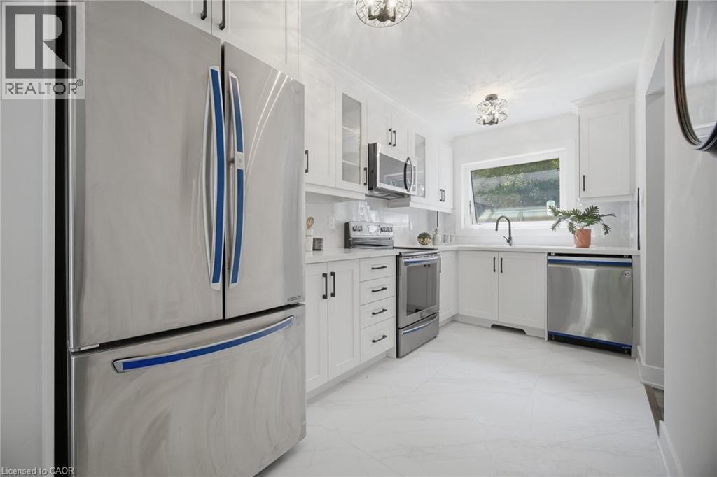1345 Playford Road, Mississauga, ON - Indoor Photo Showing Kitchen With Stainless Steel Kitchen