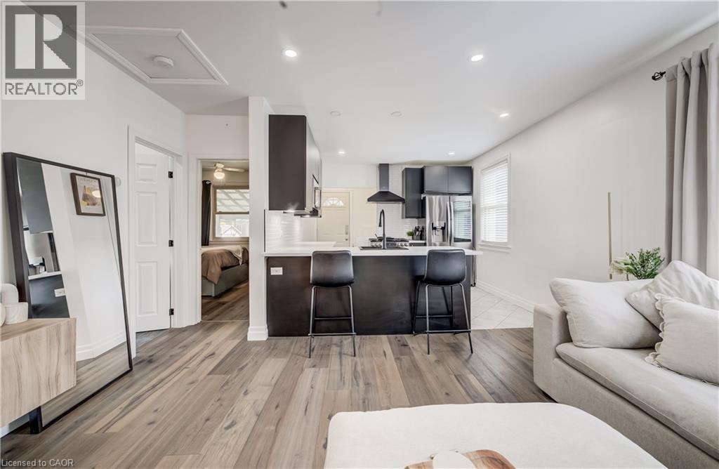 34 St Clair Avenue, Kitchener, ON - Indoor