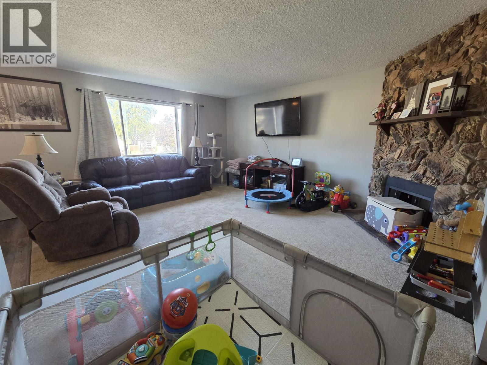 7078 Harvard Crescent, Prince George, BC - Indoor Photo Showing Living Room