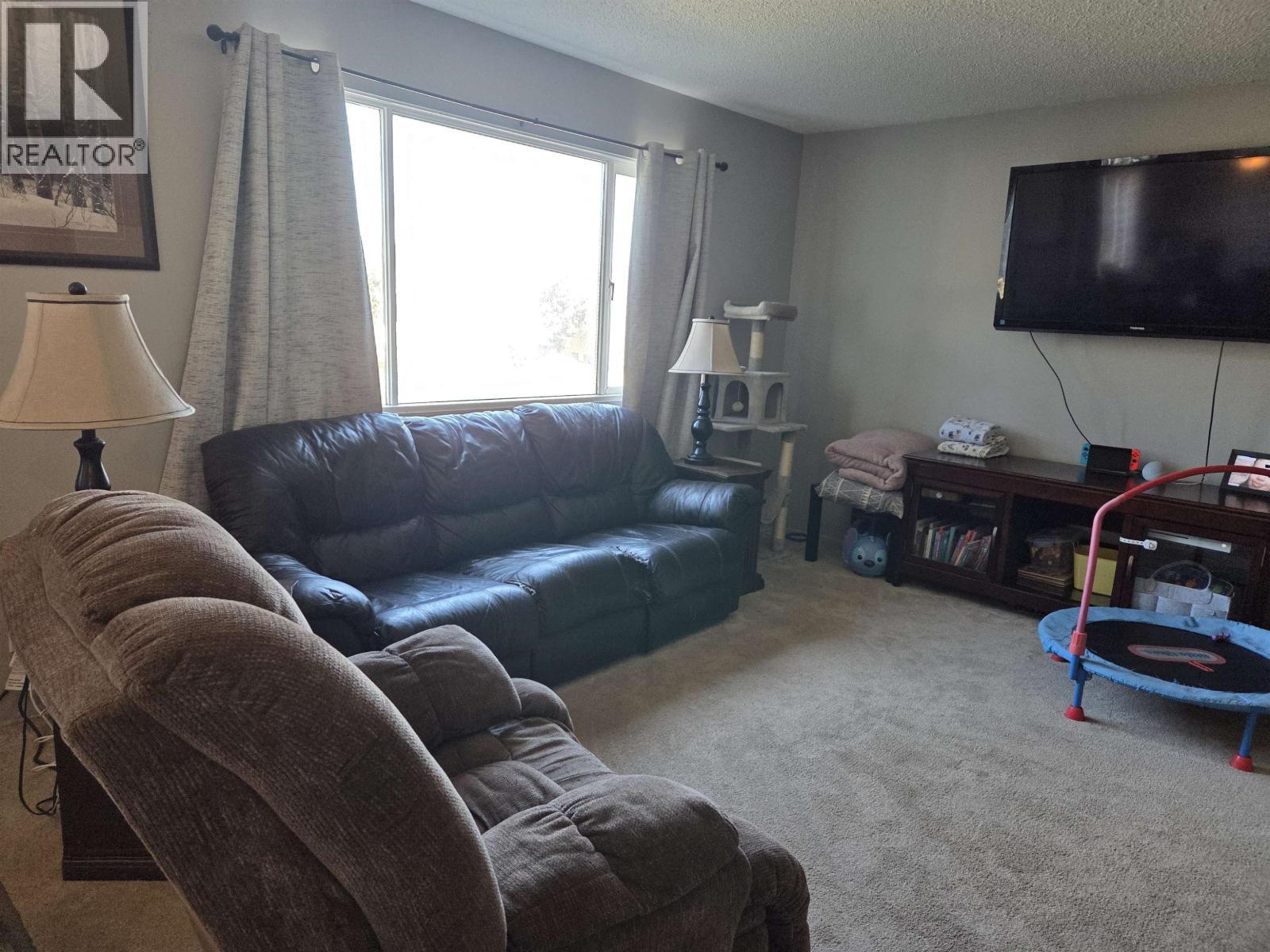 7078 Harvard Crescent, Prince George, BC - Indoor Photo Showing Living Room